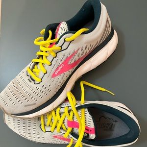 Brooks Ghost 13 Women’s Running Shoes/Size 8.5